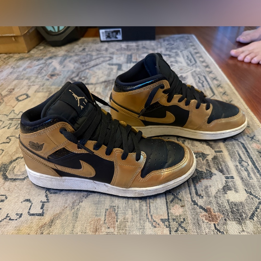 Jordan Men's Black and Gold High-Top Sneakers